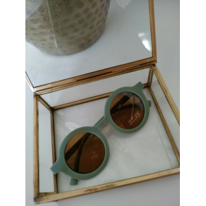 zonnebril rond groen