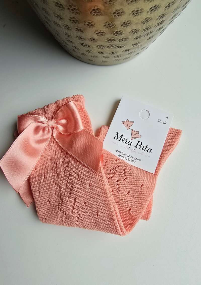 MEIA PATA  | kniekousjes met satijnen strik salmon